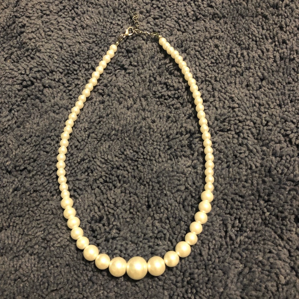 White pearl necklace
